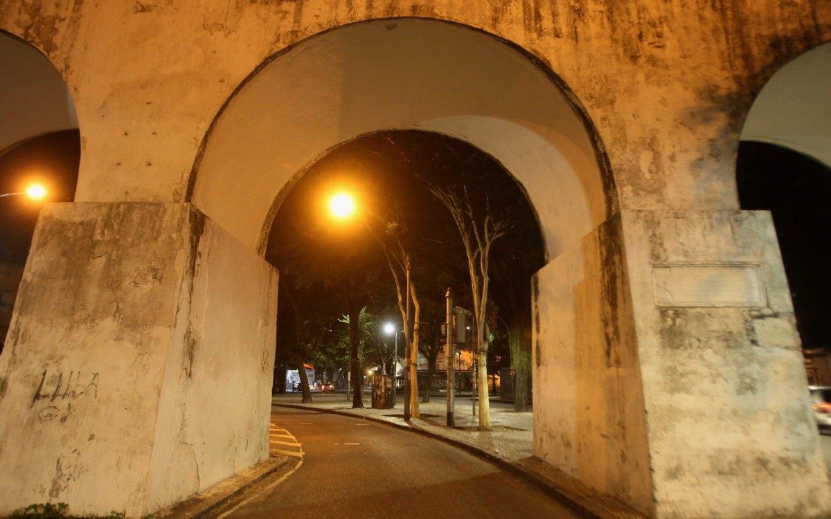 Fechamento de bares e restaurantes durante a madrugada. Na foto, Arcos da Lapa.