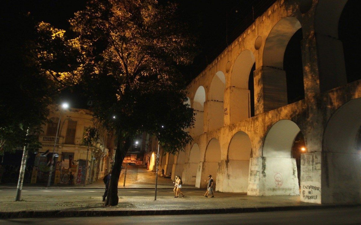 Fechamento de bares e restaurantes durante a madrugada. Na foto, Arcos da Lapa.