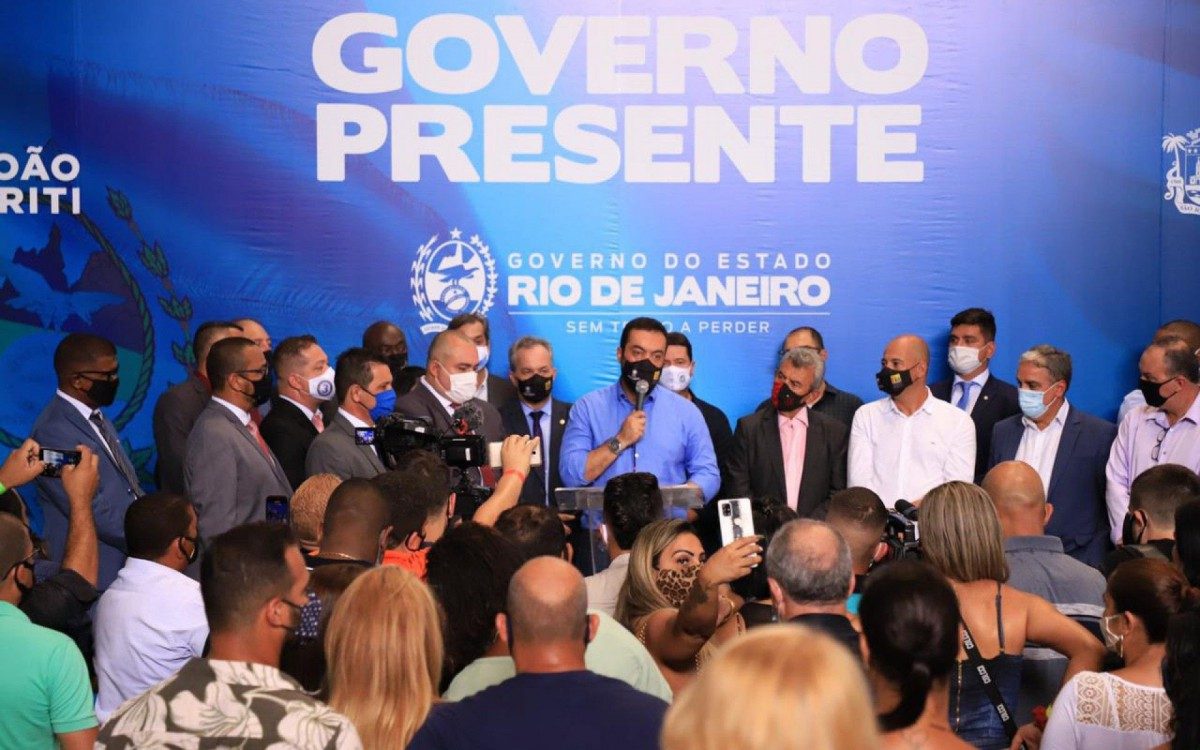 Cl&aacute;udio Castro foi recebido na C&acirc;mara de vereadores onde foi agraciado com a Medalha de M&eacute;rito Deputado Lucas de Andrade Figueira e o t&iacute;tulo de Cidad&atilde;o Meritiense
