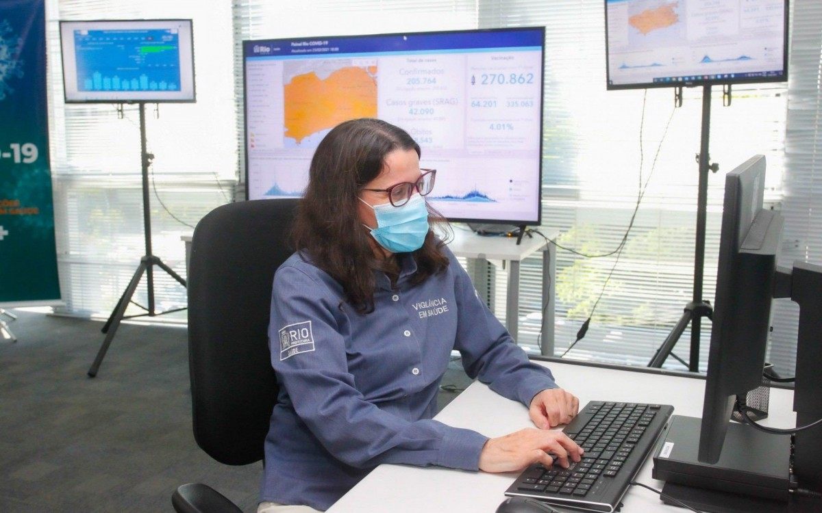 Val&eacute;ria Saraceni integra o grupo de an&aacute;lise do Centro de Opera&ccedil;&otilde;es de Emerg&ecirc;ncias em Sa&uacute;de (COE COVID-19 RIO)