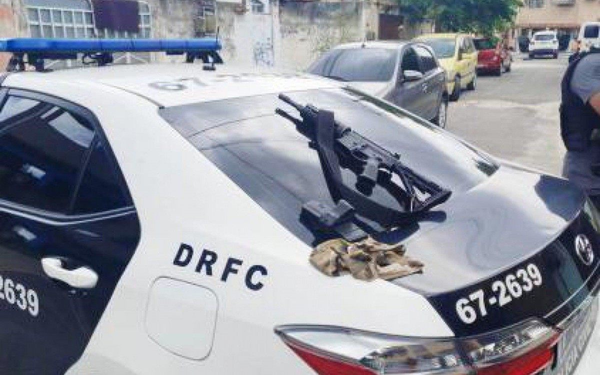 Fuzil apreendido com os criminosos