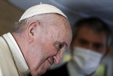 Papa Francisco deixa hospital após cirurgia do cólon