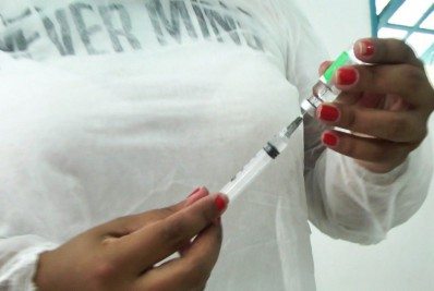 Arraial do Cabo interrompe vacinação contra a Covid-19, por falta de doses