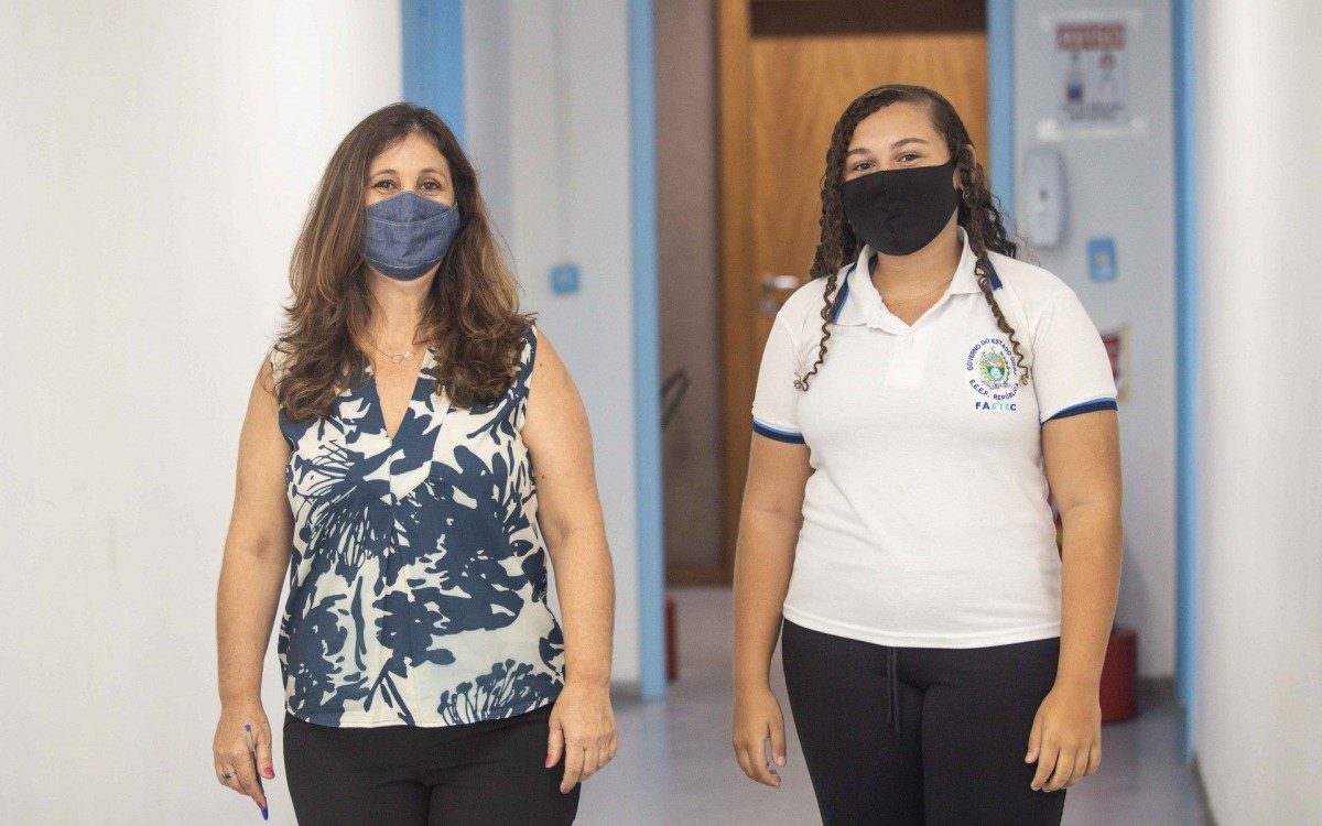 Especial Dia da Mulher Faetec, personagens: aluna, Eduarda Let&iacute;cia e a professora: Katia Machinez