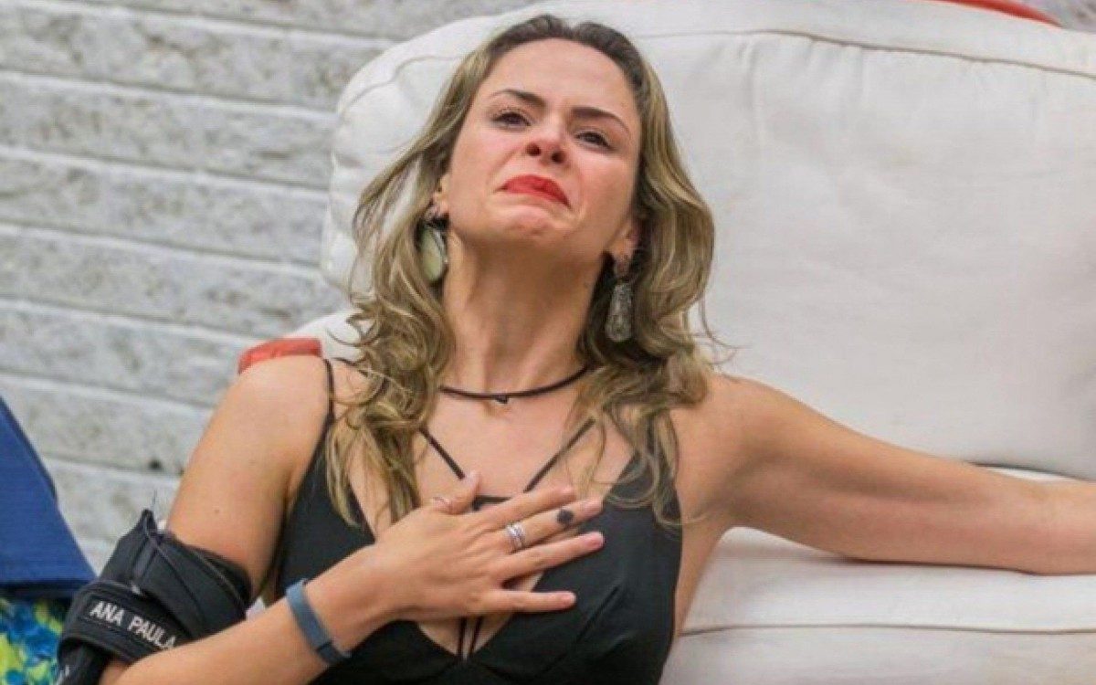 Ana Paula Renault gritou muito ao descobrir que não tinha sido eliminada - Reprodução / TV Globo