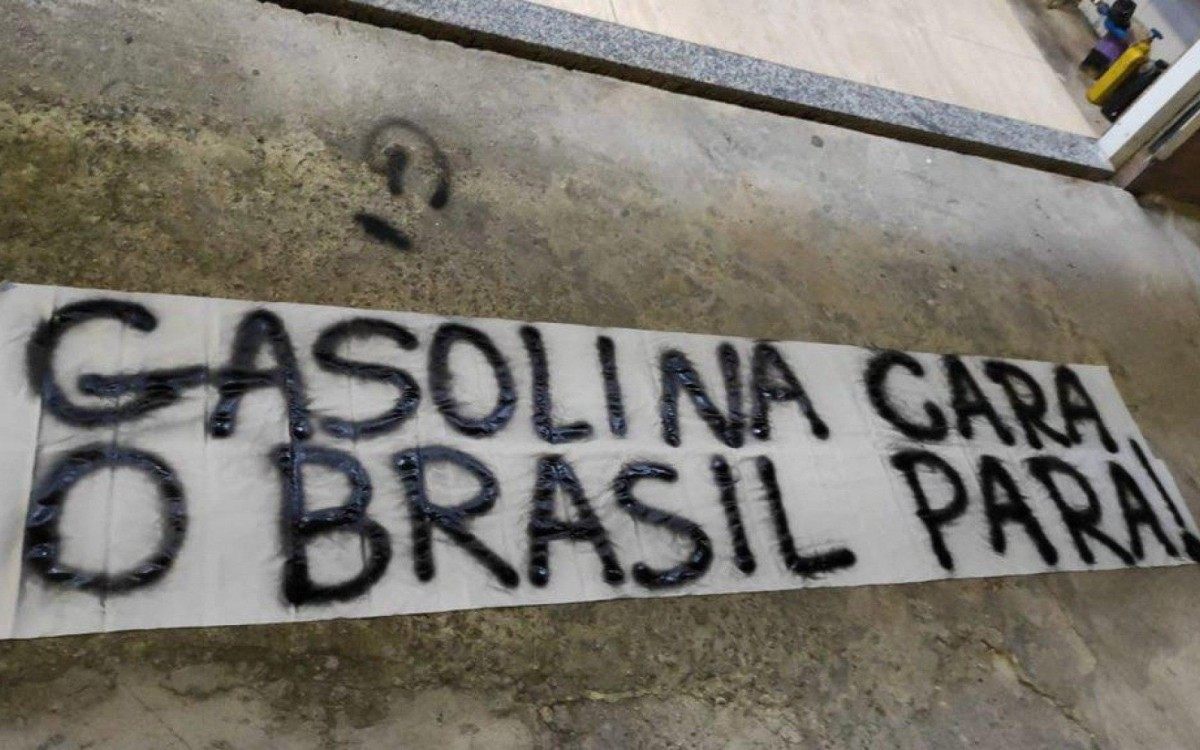 Cartaz do protesto contra alta dos combust&iacute;veis