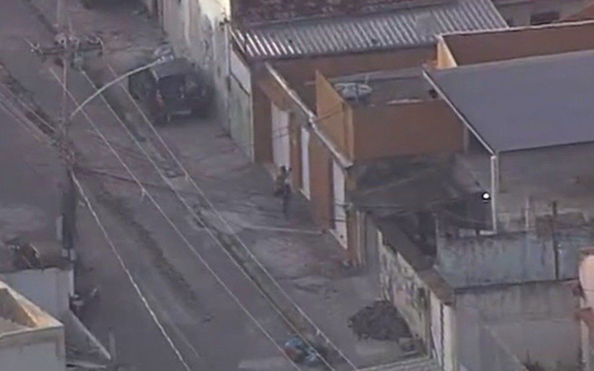 Polícia Militar faz operação na comunidade da Serrinha, em Madureira
