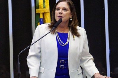 Flávio Bolsonaro anuncia apoio a Soraya Santos na disputa por vaga do TCU