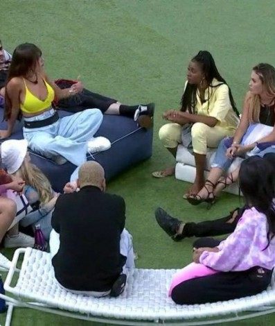 Participantes do 'BBB 21' no jardim - eprodução/Globo
