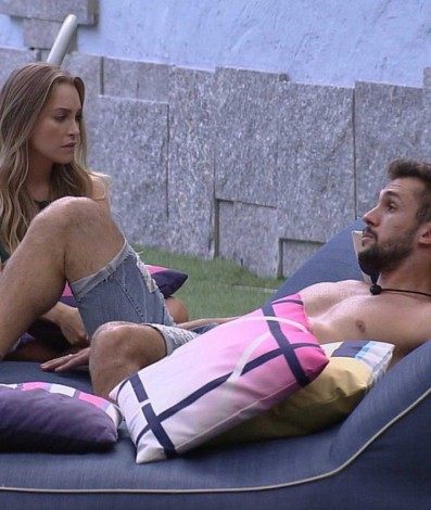 Atriz confessou que n&atilde;o gosta de ser inconveniente, mas se sente assim com Arthur - reprodu&ccedil;&atilde;o da TV Globo