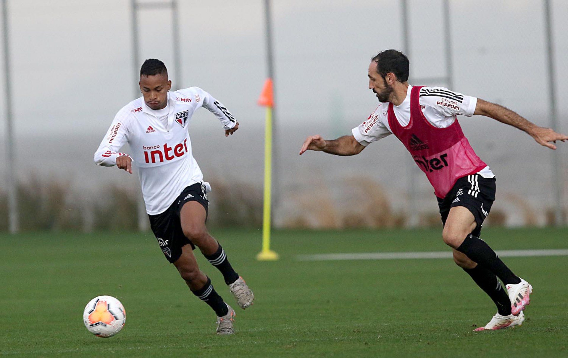 Vasco mira dois nomes do S&atilde;o Paulo para liberar Ben&iacute;tez