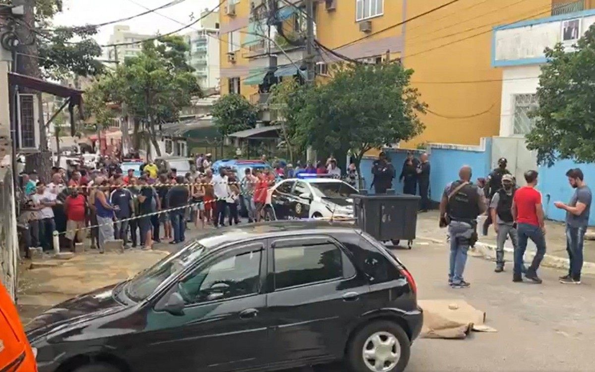 Vereador de Duque de Caxias &eacute; morto a tiros em plena luz do dia.
Danilo do Mercado foi o oitavo mais votado da cidade. Reprodu&ccedil;&atilde;o de v&iacute;deo