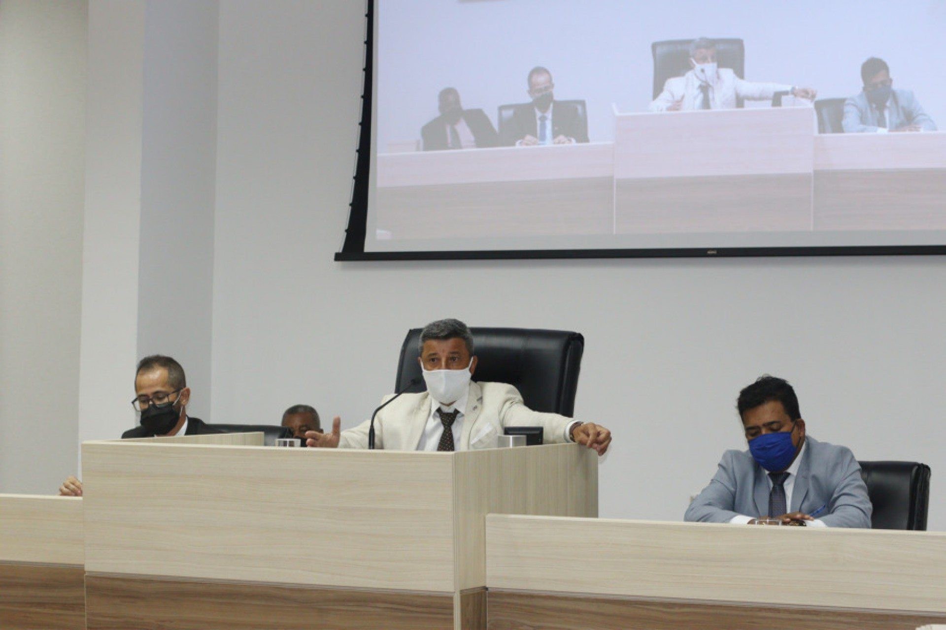 Câmara aprova por unanimidade regime de urgência de PL que inclui Educação como atividade essencial em Macaé