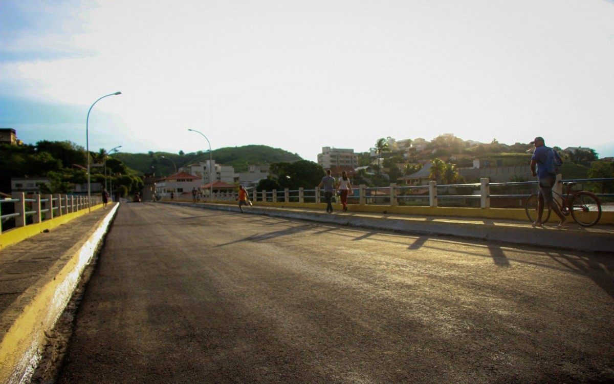 Prefeitura de Itaperuna asfalta "Ponte do Claud&atilde;o".