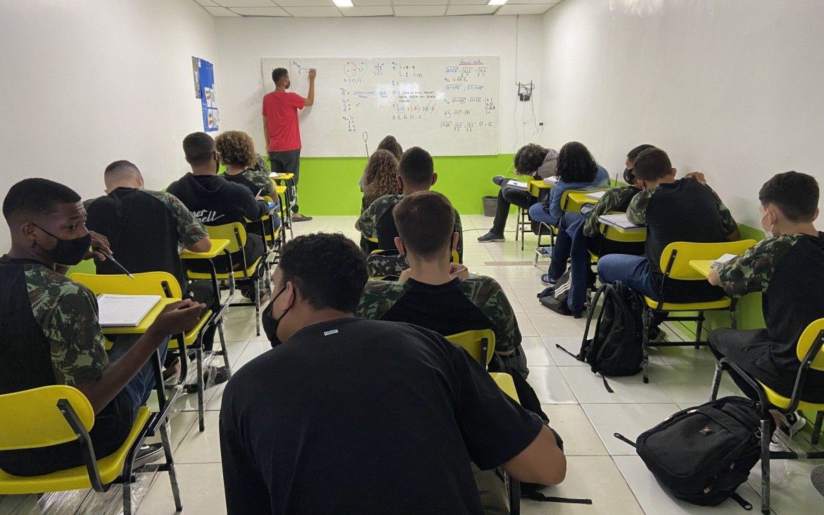 Em Campo Grande, scola lan&ccedil;a curso preparat&oacute;rio presencial a
pre&ccedil;o popularpara quem n&atilde;o desistiu de sonhar com a faculdade