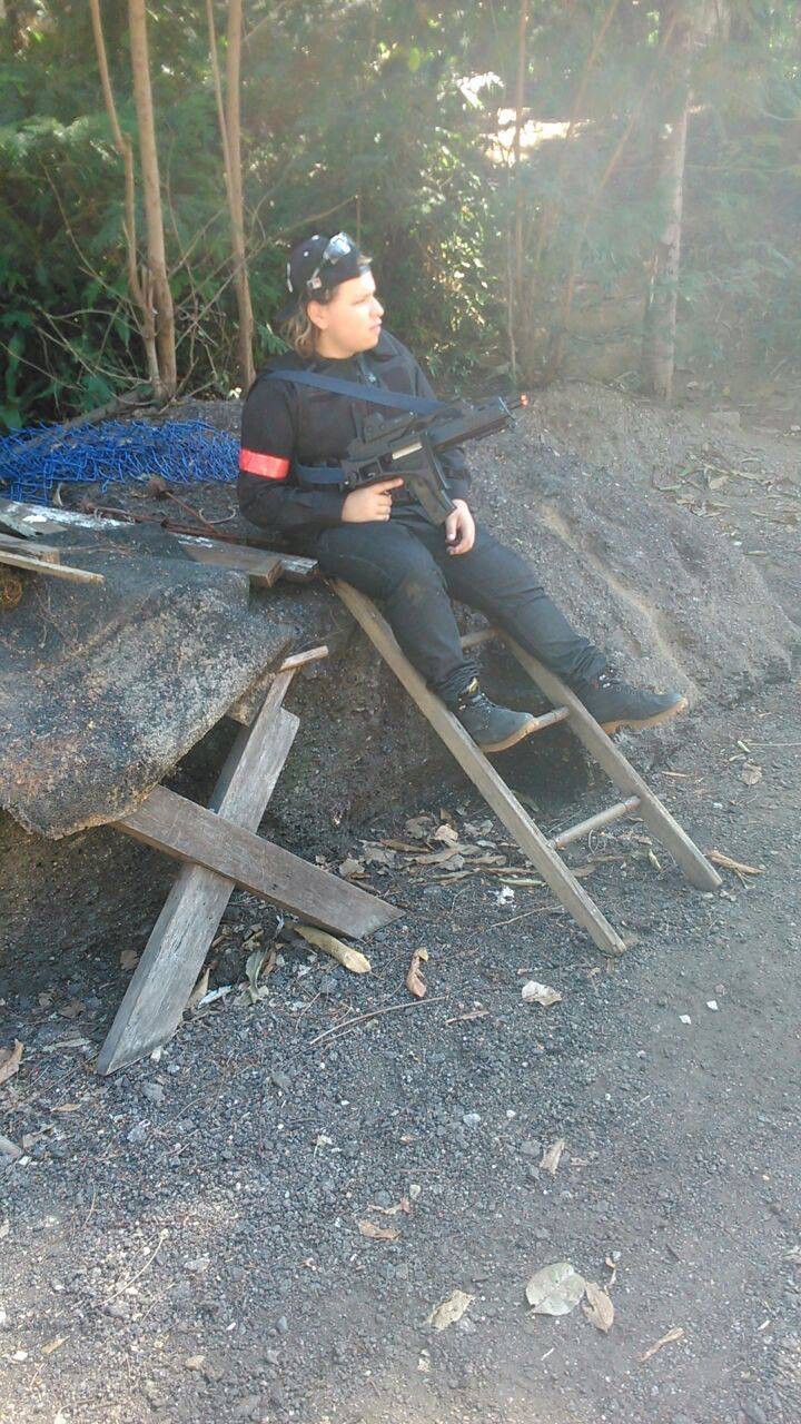 DJ compartilha no Facebook paixão por airsoft - Arquivo pessoal