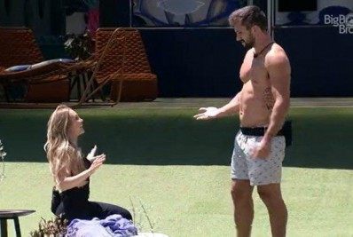 Carla Diaz joga balde de água fria em fãs de um romance com Arthur Picoli