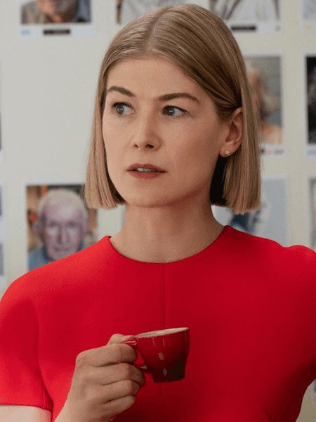 Rosamund Pike no filme 'Eu me Importo' - Divulgação