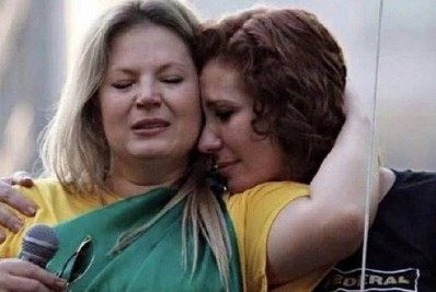 Ex-amiga de Zambelli, Joice Hasselmann ironiza deputada licenciada e foragida nas redes sociais