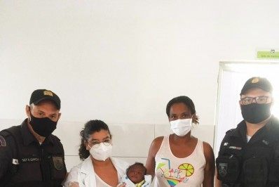 Laje do Muriaé: Bebê se engasga e é salvo por policiais do 29º BPM