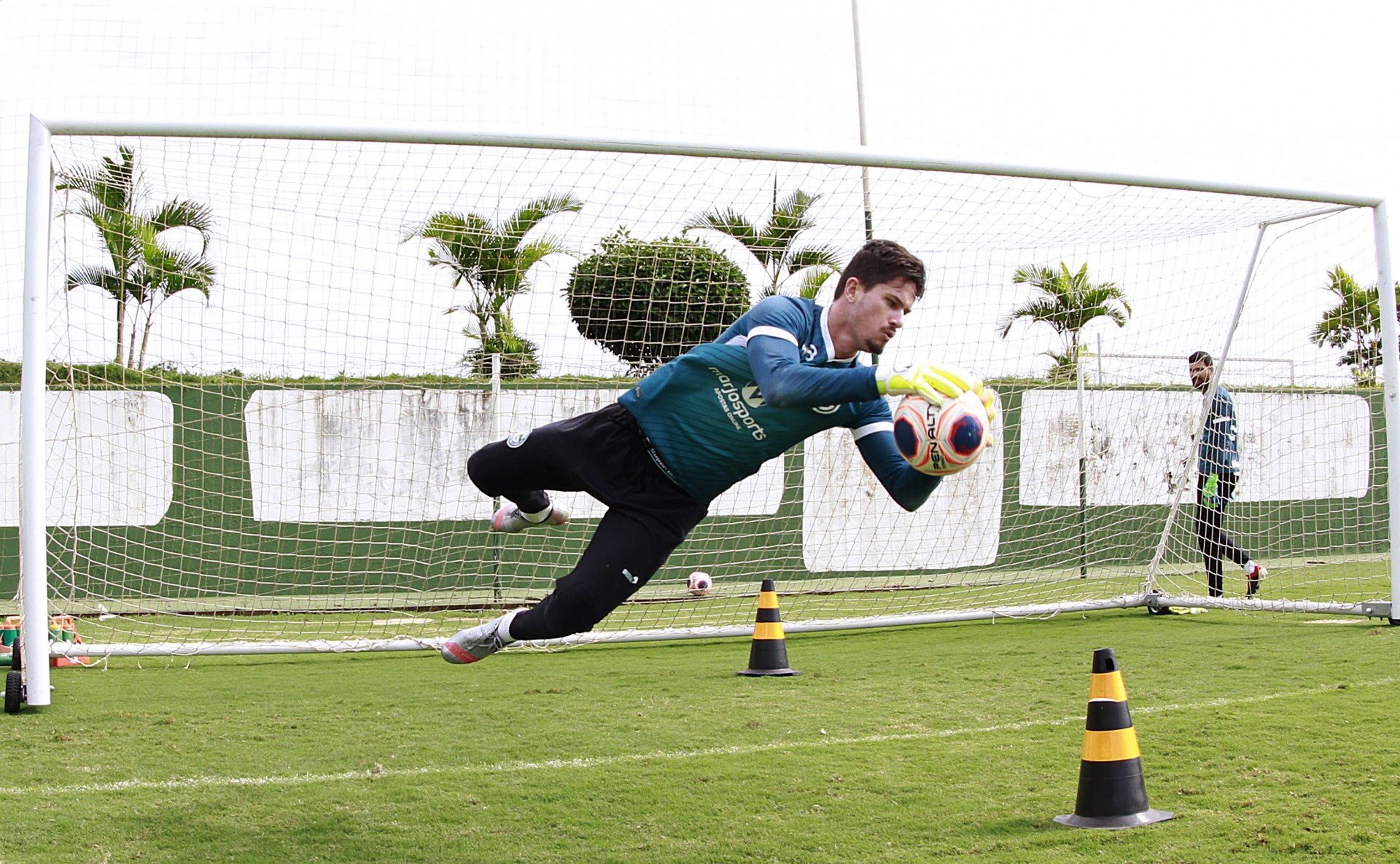 Cartola do Goi&aacute;s ironiza interesse do Vasco em Tadeu e cita 'calote' por Sid&atilde;o