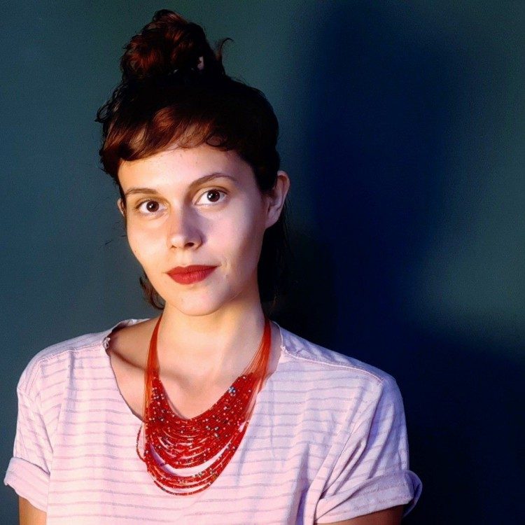 Clara Equi &eacute; a idealizadora do &lsquo;Conto de Quem Sonha: uma experi&ecirc;ncia virtual&rsquo;