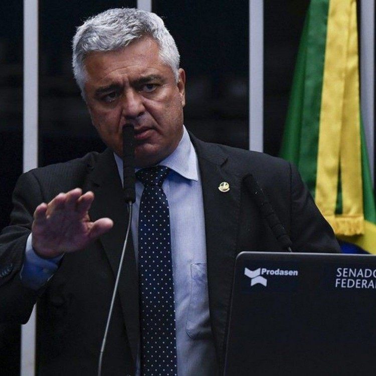 Infectado pelo novo coronavírus (Sars-Cov-2), o político está internado desde o dia 3 de março