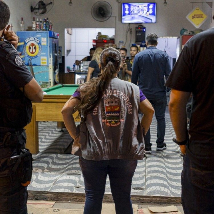 A partir das 21h n&atilde;o ser&aacute; permitida a entrada de clientes nos estabelecimentos, que s&oacute; poder&atilde;o fazer pedidos at&eacute; 21h30