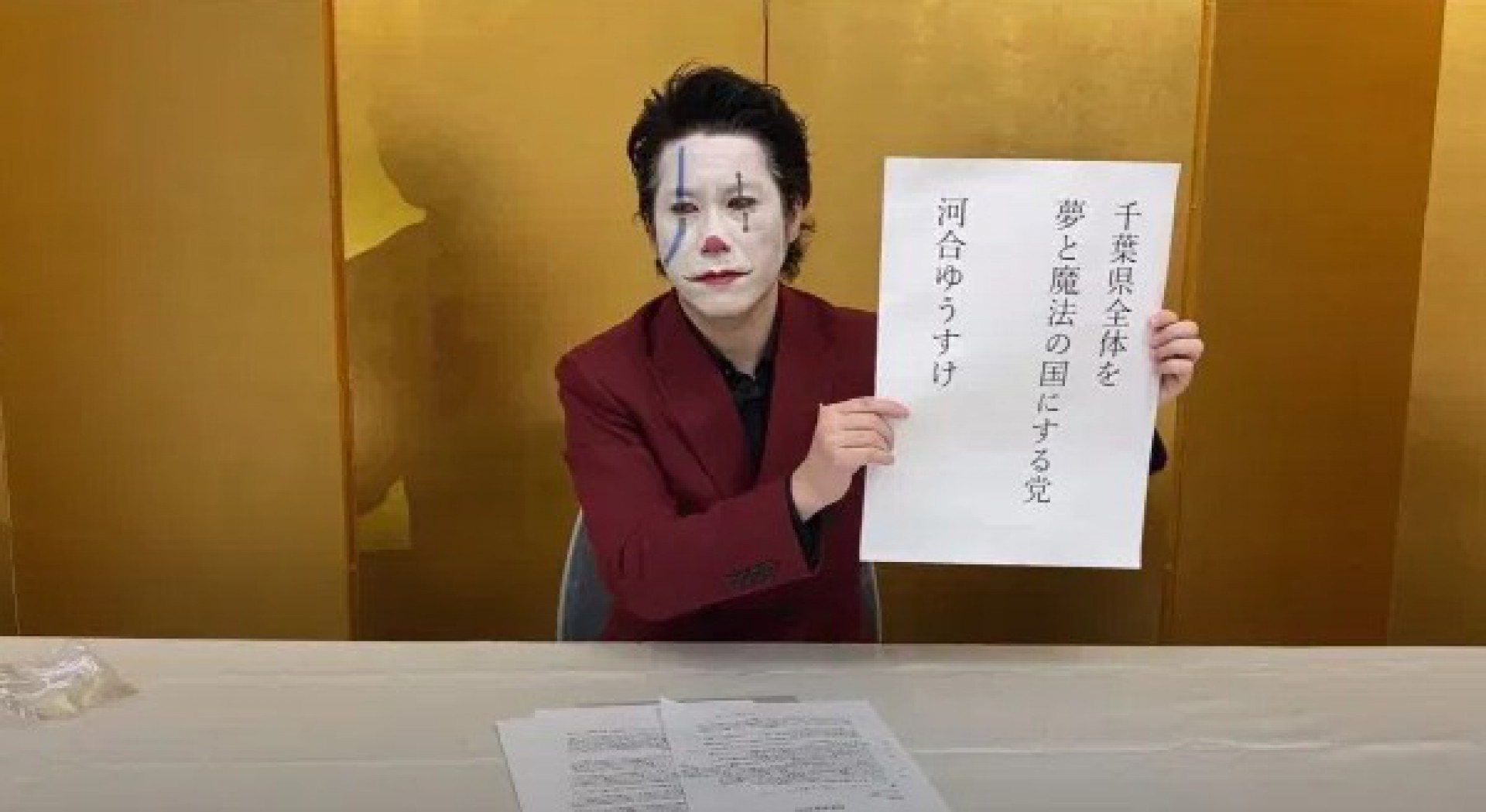 Yuusuke Kawai, candidato a governador da região de Chiba, no Japão, vestido de Coringa - Reprodução