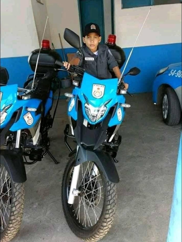 Davison antes da pandemia em visitas na 2&ordf; Cia do 29&deg; BPM. - Foto: arquivo pessoal/divulga&ccedil;&atilde;o