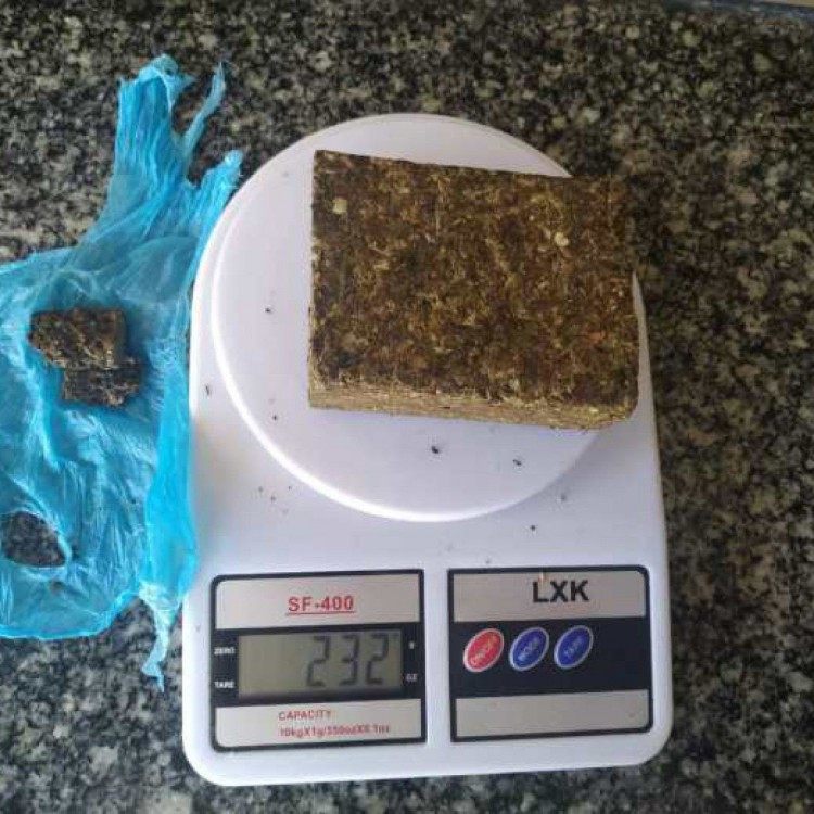 O envolvido foi autuado com base no artigo 33 da Lei 11.343/06 na 143&ordf; Delegacia Legal de Itaperuna.