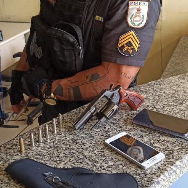 O caso seguiu para a 143&Acirc;&ordf; Delegacia Legal de Itaperuna, Central de Flagrantes, e os tr&Atilde;&ordf;s homens, todos de Campos dos Goytacazes, permaneceram presos &Atilde;&nbsp; disposi&Atilde;&sect;&Atilde;&pound;o da Pol&Atilde;&shy;cia Civil.