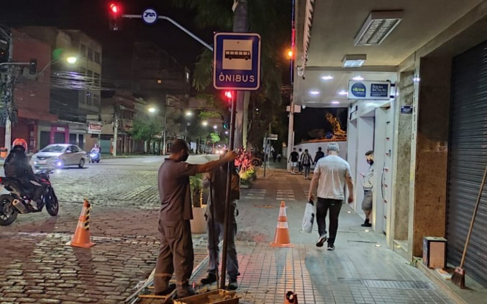 Ponto de &ocirc;nibus na Rua Mois&eacute;s Am&eacute;lio, no centro de Nova Friburgo, muda de local