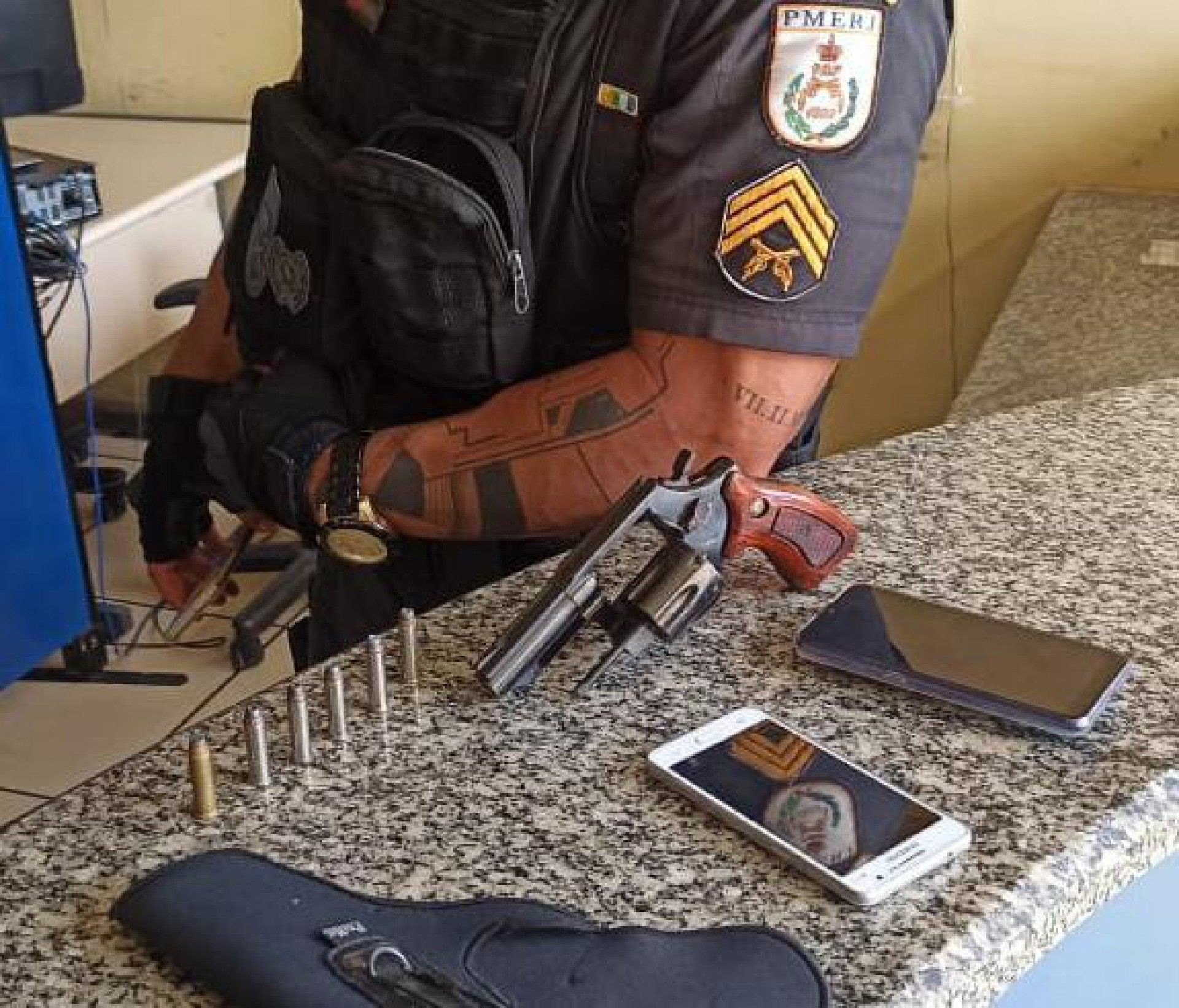 O caso seguiu para a 143&ordf; Delegacia Legal de Itaperuna, Central de Flagrantes, e os tr&ecirc;s homens, todos de Campos dos Goytacazes, permaneceram presos &agrave; disposi&ccedil;&atilde;o da Pol&iacute;cia Civil. - Foto: divulga&ccedil;&atilde;o
