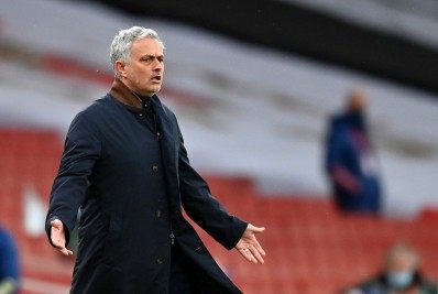 PSG quer contratar Mourinho e avança em negociação, diz rádio francesa
