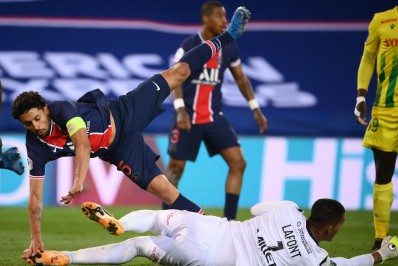 Quatro suspeitos são detidos na França por roubo à casa de Marquinhos, do PSG