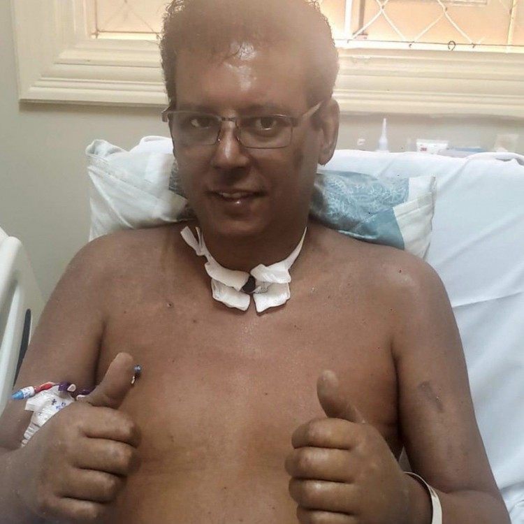 O analista de sistemas Rog&eacute;rio Maria no leito ap&oacute;s o coma

