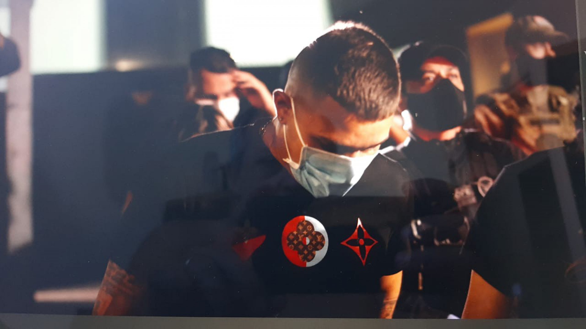 Gabigol e MC Gui são conduzidos pela Polícia Civil após serem flagrados em cassino clandestino na zona Sul de São Paulo - Paulo Lopes / Agnews