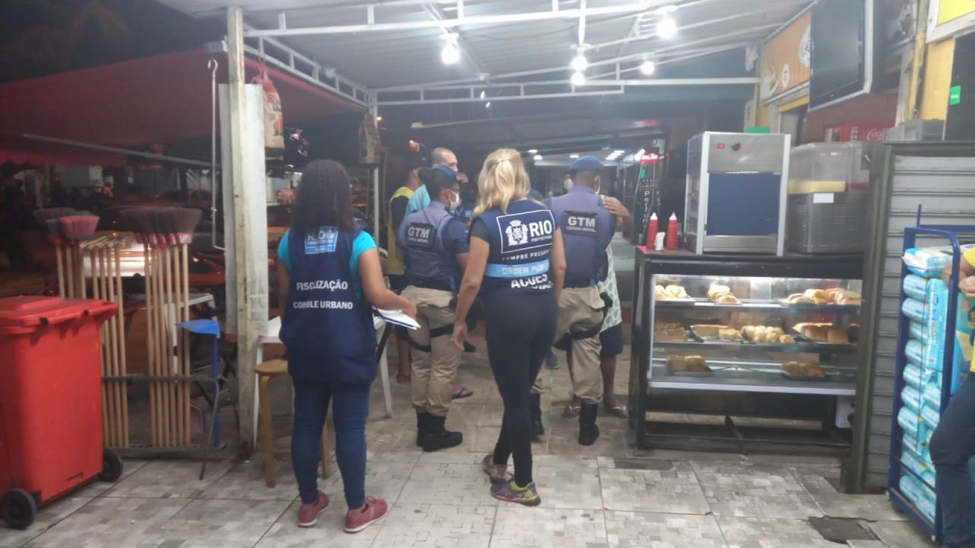 A partir da 00h desta sexta-feira, dia 12, passaram a vigorar as novas medidas determinadas pelo decreto 48.604, publicado no Diário Oficial de quinta-feira, dia 11.  - Prefeitura do Rio