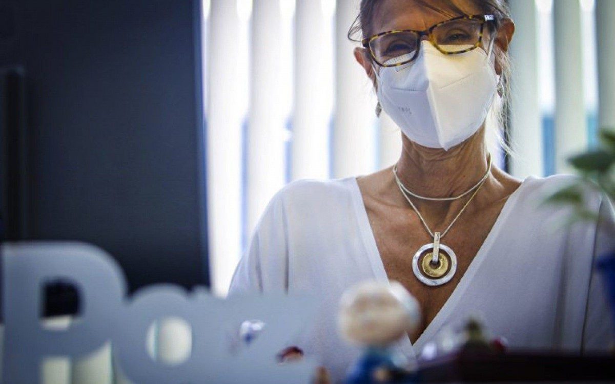 Em home office, assistente social Sandra Helena Lima Polo superou desafio de trabalhar online com idosos