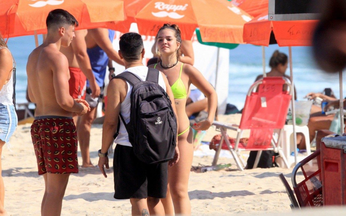 Mel Maia curte domingo de sol na Praia do Leblon, na Zona Sul do Rio