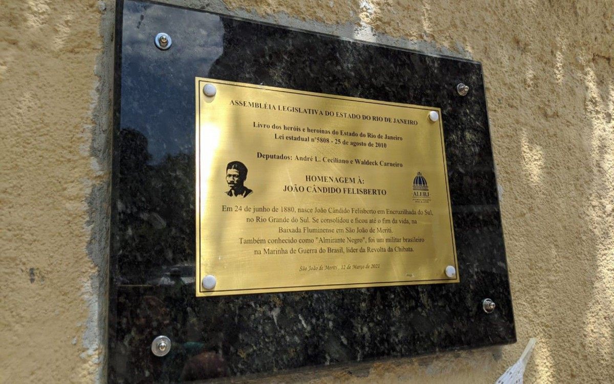 Marinheiro Jo&atilde;o C&acirc;ndido &eacute; homenageado com placa que o reconhece como her&oacute;i estadual