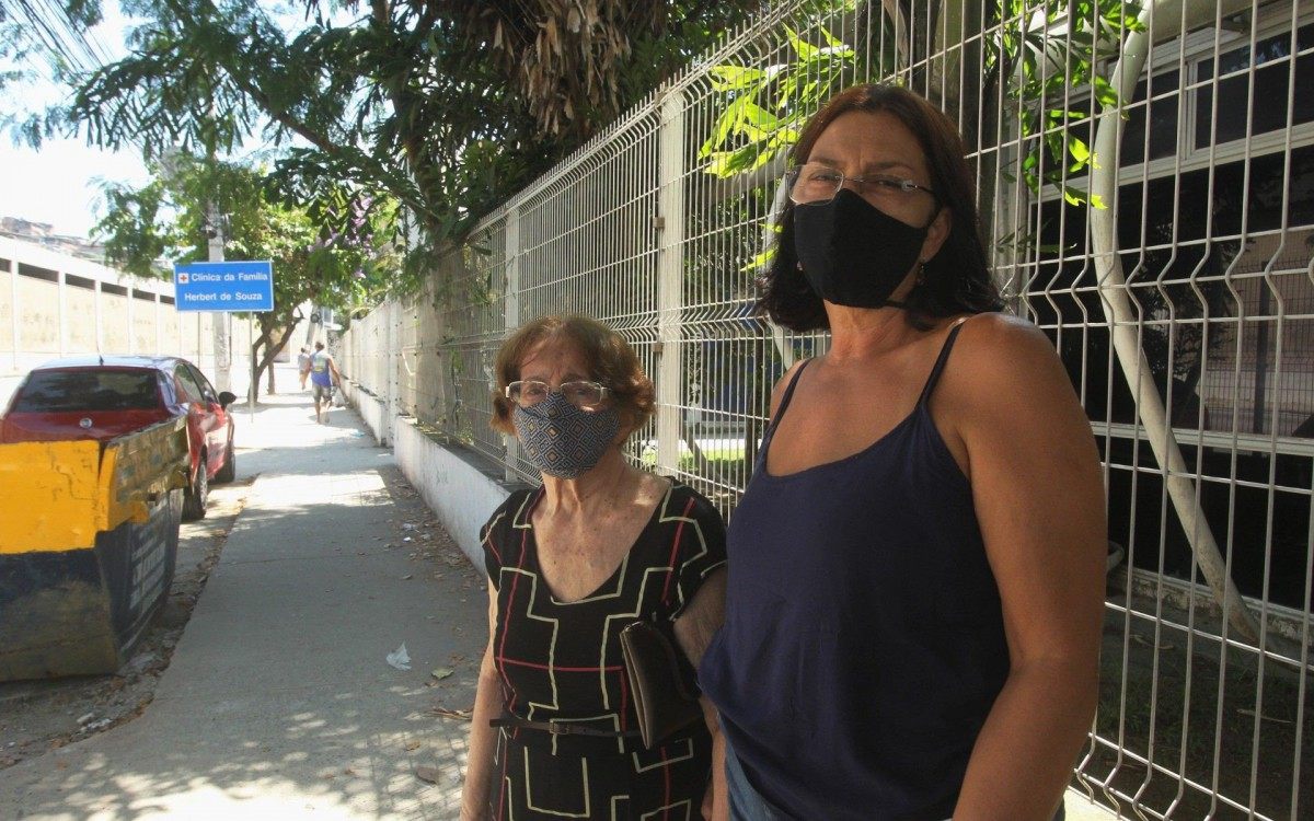 Segunda dose de vacinação. Na foto,a senhora, Vilma Ramos, na Clínica da Família,Herbert de Souza,em Thomas Coelho.