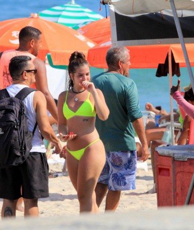 Mel Maia curte domingo de sol na Praia do Leblon, na Zona Sul do Rio - Ag. News