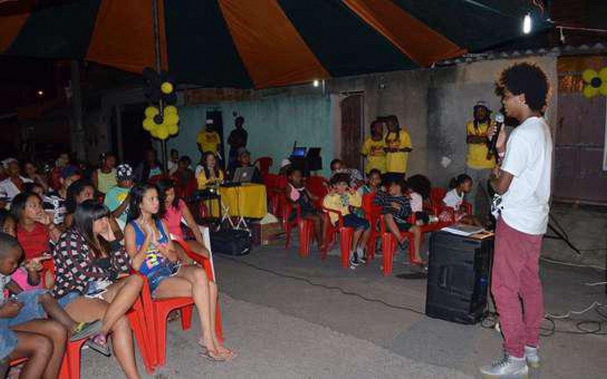 Projeto Cine Rua Paci&ecirc;ncia Cultural oferece curso gratuito de audiovisual para moradores da Zona Oeste como forma de combater a viol&ecirc;ncia