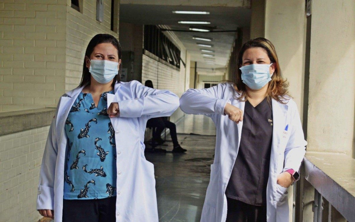 Roberta e Tatiane pegaram Covid com dias de diferen&ccedil;a. A primeiro precisou ficar intubada