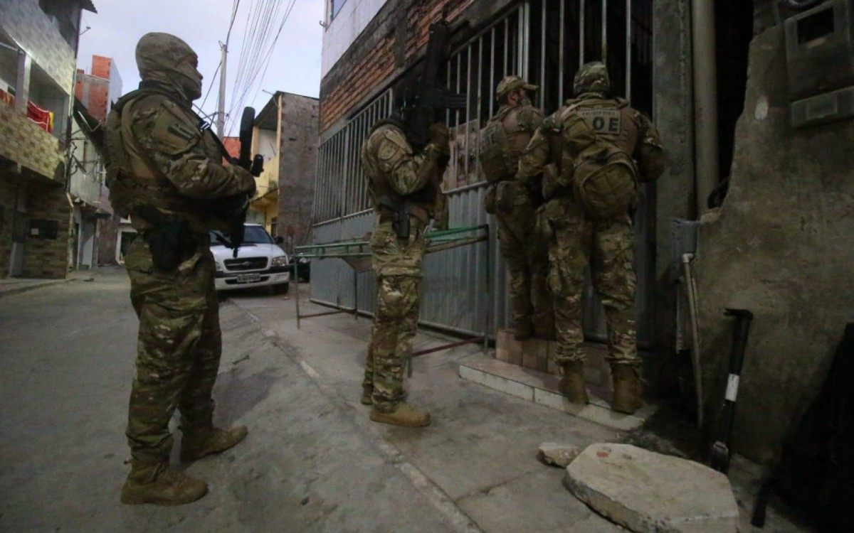 Opera&ccedil;&atilde;o cumpre mandados no Rio e na Bahia