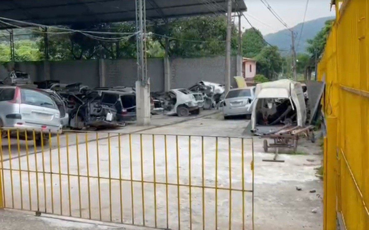 Operação da Polícia Civil mira grupo responsável por desmanches e venda de peças de carros roubados em São Gonçalo - Divulgação 