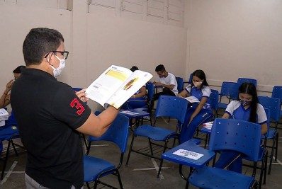 Famílias passam a respeitar mais professores na pandemia, diz pesquisa