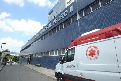 Homem esfaqueia irmã e provoca mal súbito de parente na Zona Oeste